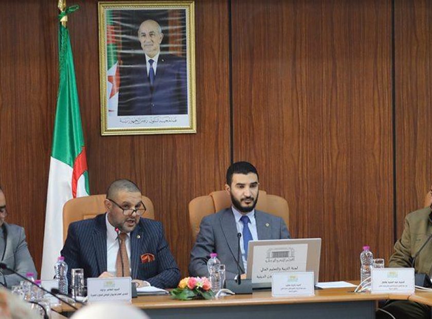 لجنة-البرلمان